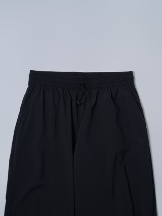 انطلق أبعد، اشعر بالخفة - بنطلون أسود